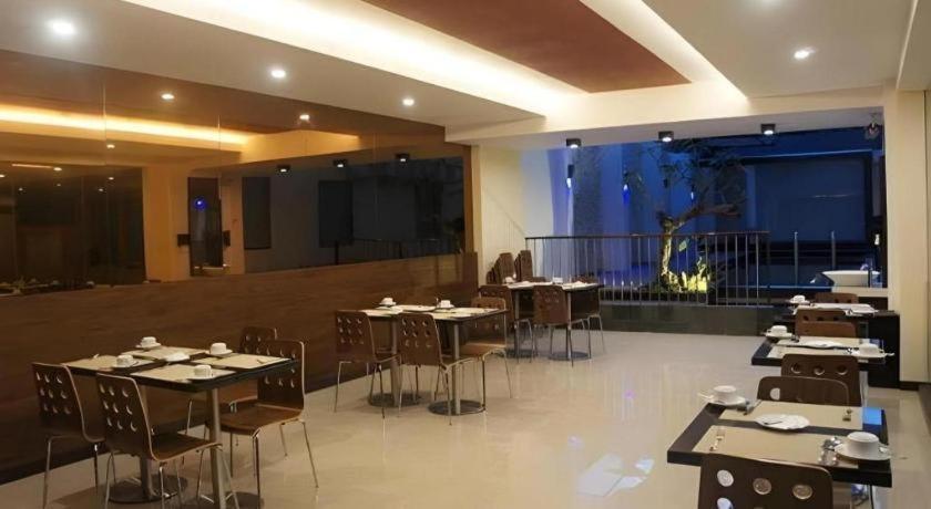 فندق فافور ماكاسار المظهر الخارجي الصورة